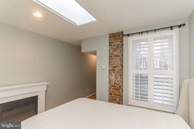 Building Photo - 2321 17th St NW