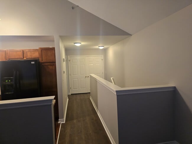 Building Photo - 5675 Hampshire Ln