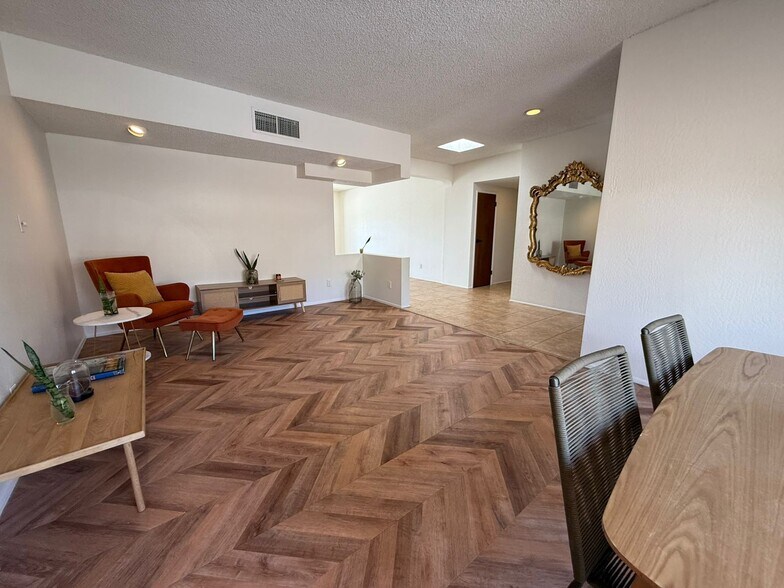 Building Photo - 1402 E Big Rock Rd