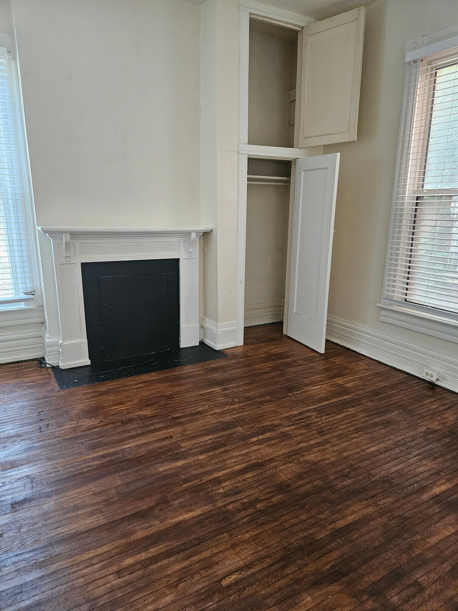 Bedroom - 120 W 5th Ave