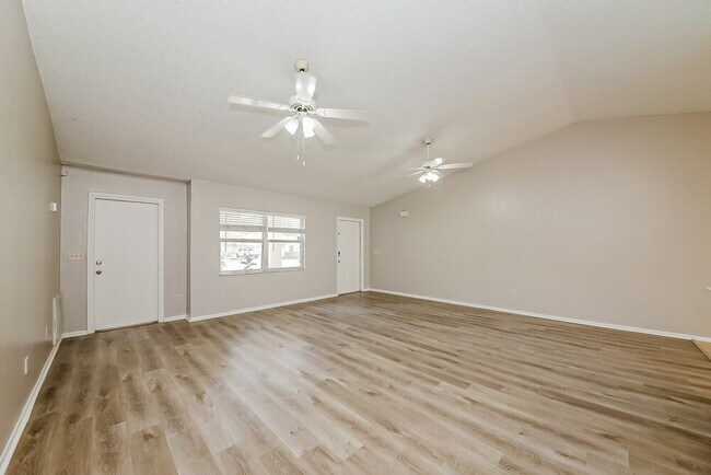 Building Photo - 5102 25th Ave Dr E