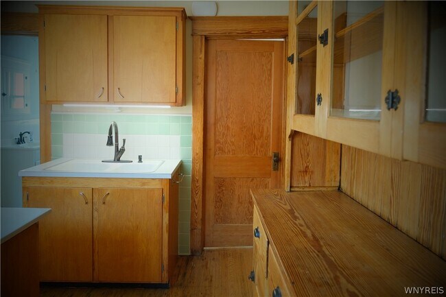 Building Photo - 47 Bridgeman St