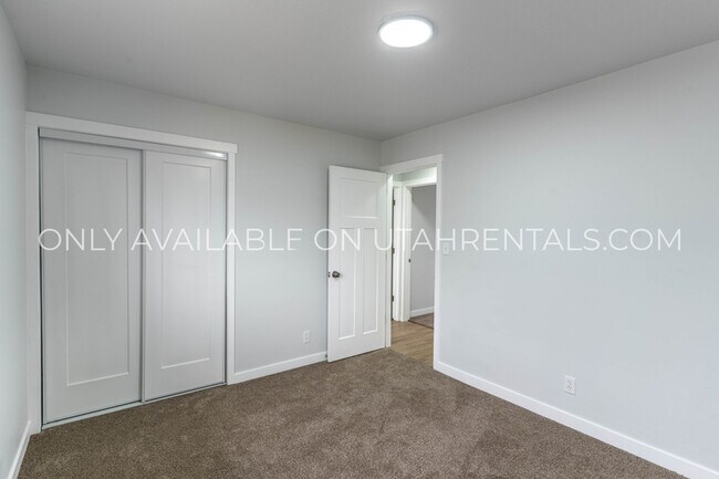 Building Photo - 1855 N 550 W