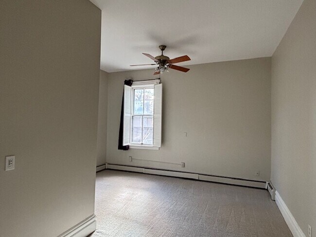 Building Photo - 462 Holly Ave