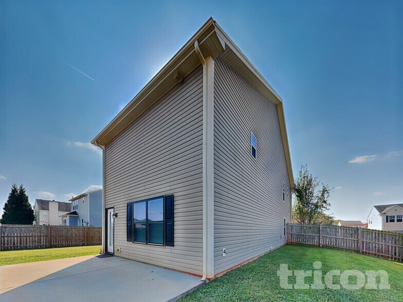 Building Photo - 120 Altondale Dr