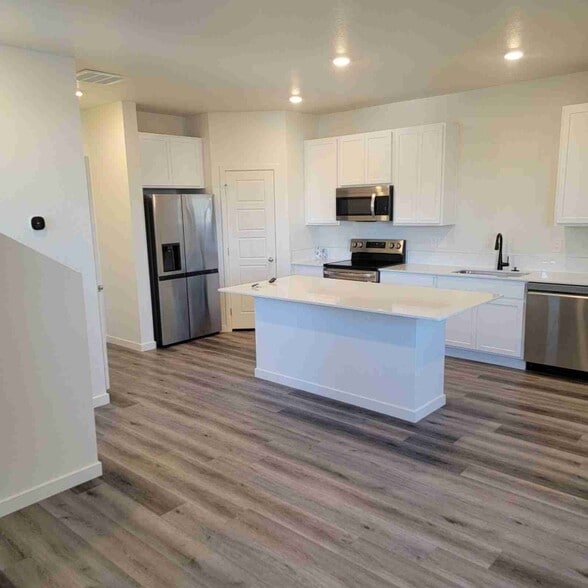 Building Photo - 323 Condor Wy