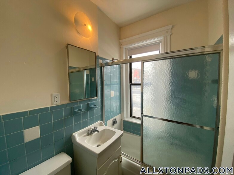 Building Photo - 1152 Commonwealth Ave