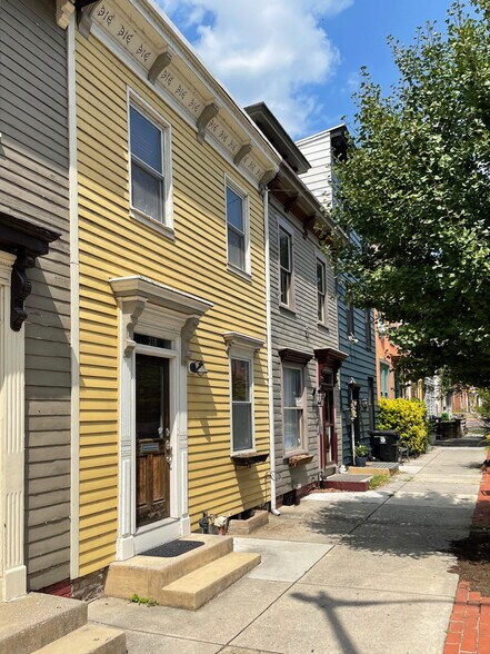 Building Photo - 218 Verbeke Street