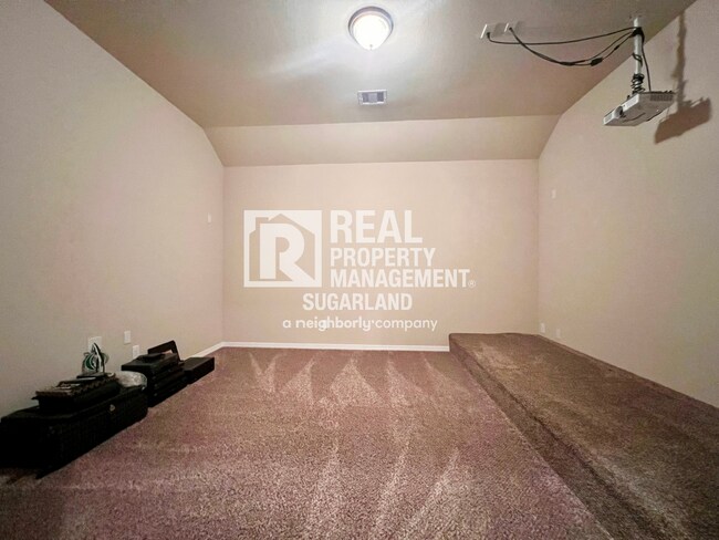 Building Photo - Stunning 5-Bedroom, 4.5-Bath Home for Rent in Richmond, TX