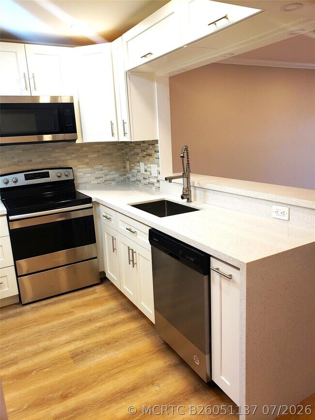 Building Photo - 7897 Golf Cir Dr