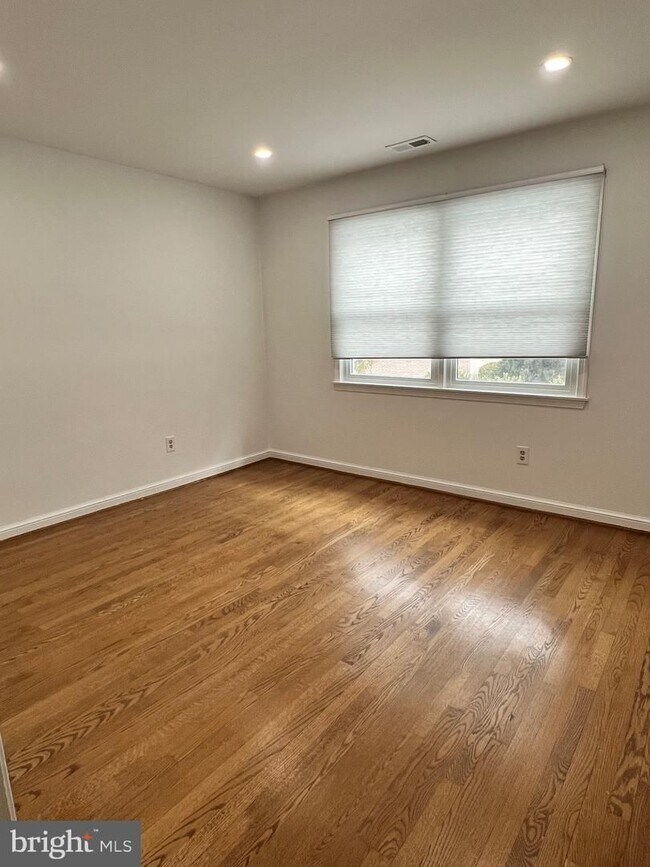 Building Photo - 1213 Perry William Dr