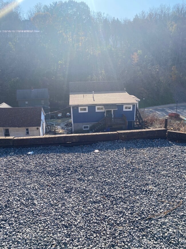 361 Falling Run Rd 361 Falling Run Rd WV 26505 Apartment