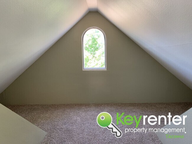 Building Photo - Recently Remodeled 3bd/1.5Bath Tacoma House!