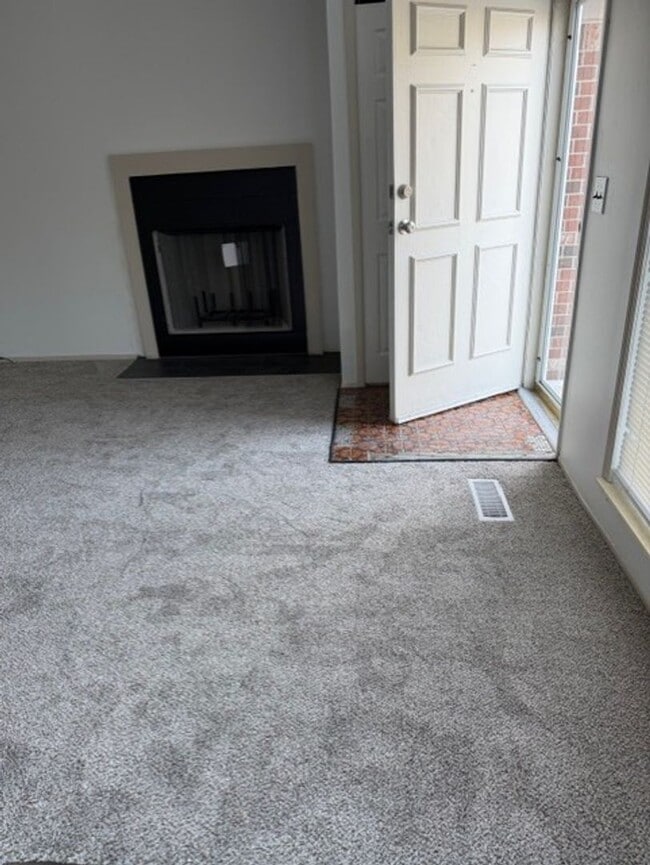 Building Photo - 2 BED - 1.5 BATH CANTON CONDO -----NORTHWIND