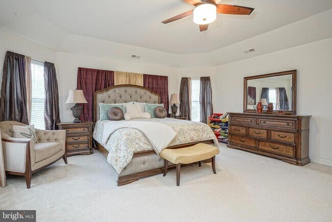 Building Photo - 142 White Cedar Dr