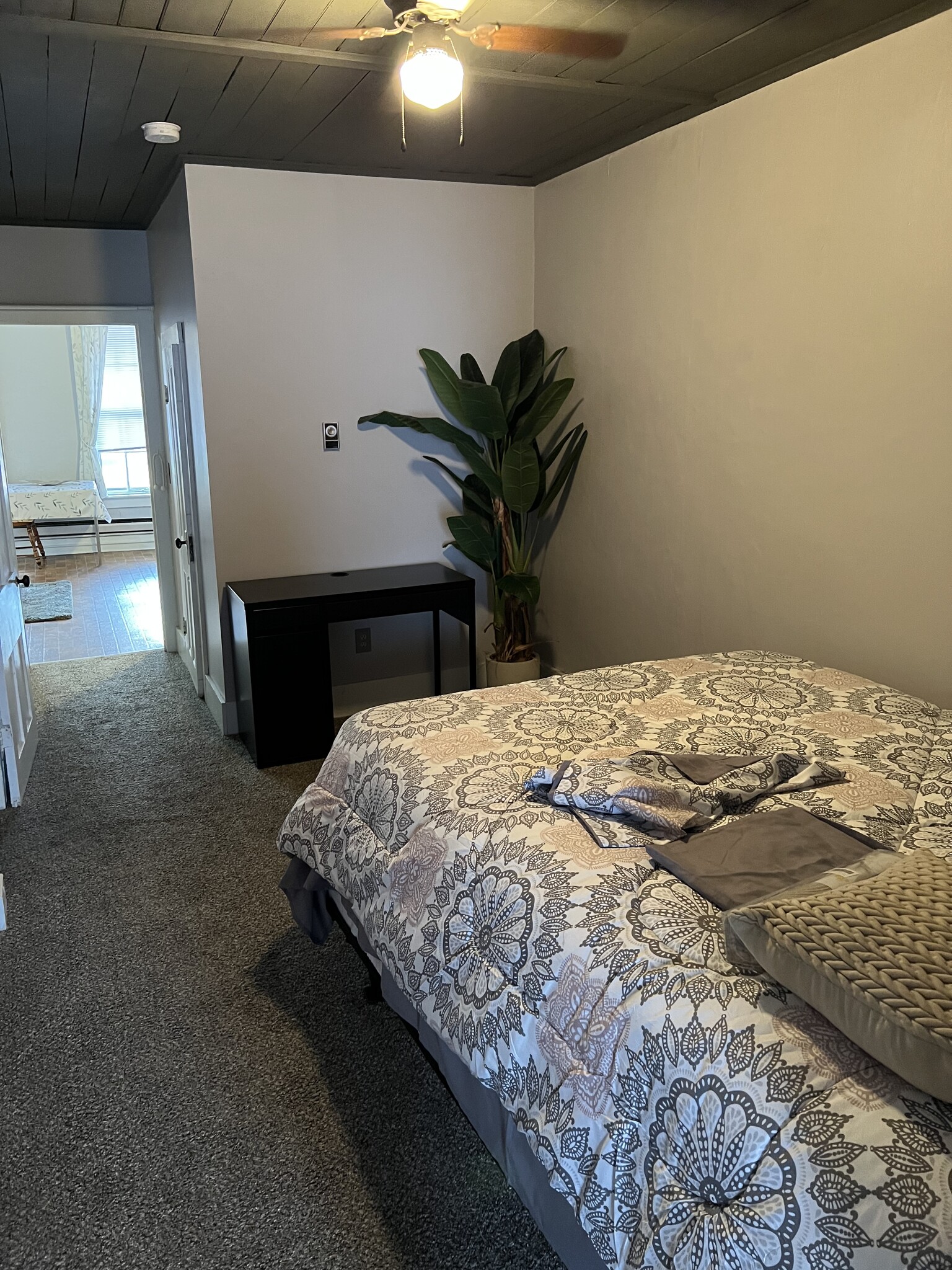 7-2 furnished Bedroom - 7 Lake St