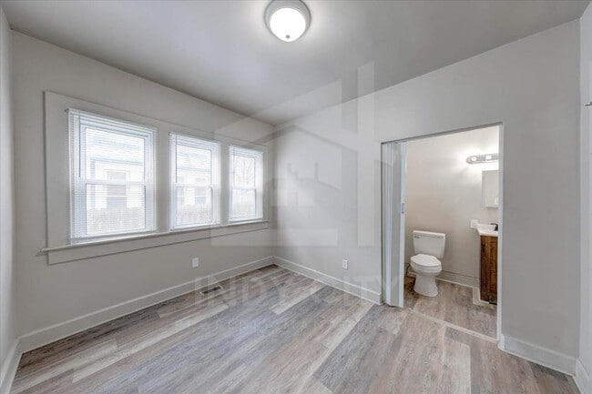 Building Photo - 960 Eastern Ave