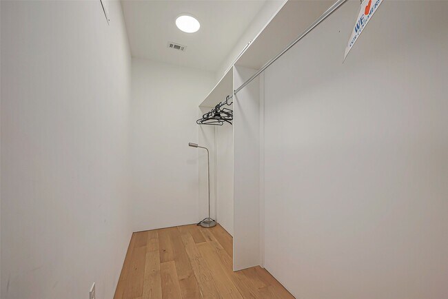 Building Photo - 3513 Bell St