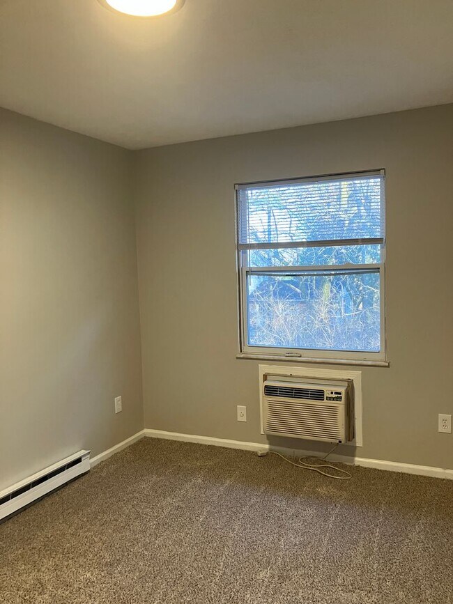 Building Photo - 2 Bedroom and 1.5 Bath Townhome - Troy, Ohio!