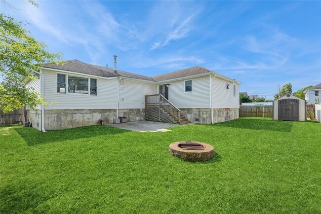 Building Photo - 2594 Riverside Ave