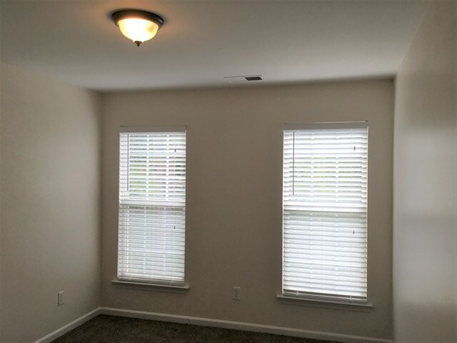 Building Photo - 1015 Farmingham Ln