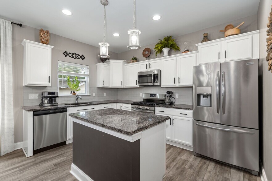 Building Photo - 65 Folly Road Blvd