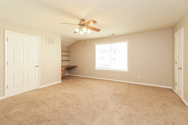 Building Photo - 6020 Skyline Dr