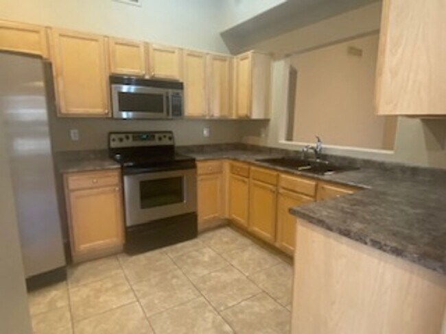 Building Photo - BEAUTIFUL SINGLE LEVEL 3 BEDROOM HOME IN PRIME GILBERT LOCATION.