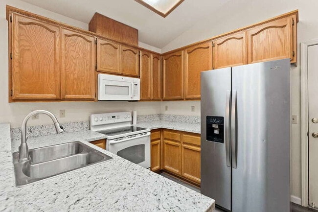 Building Photo - 5740 Laguna Park Dr