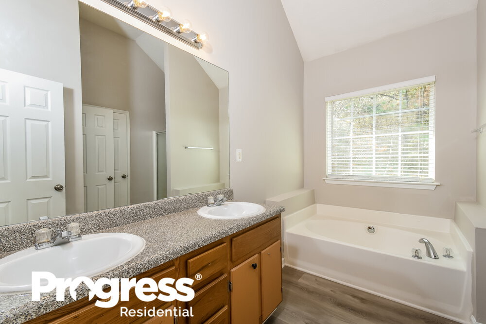 Building Photo - 145 S Barbara Ln