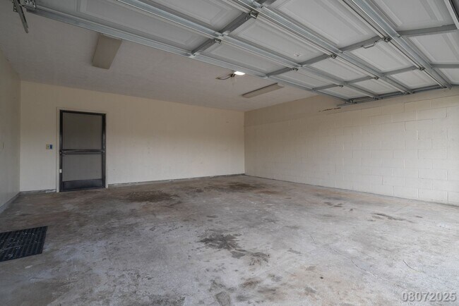 Building Photo - Newly Renovated 3 BD/2 BA Home with 2 Car ...