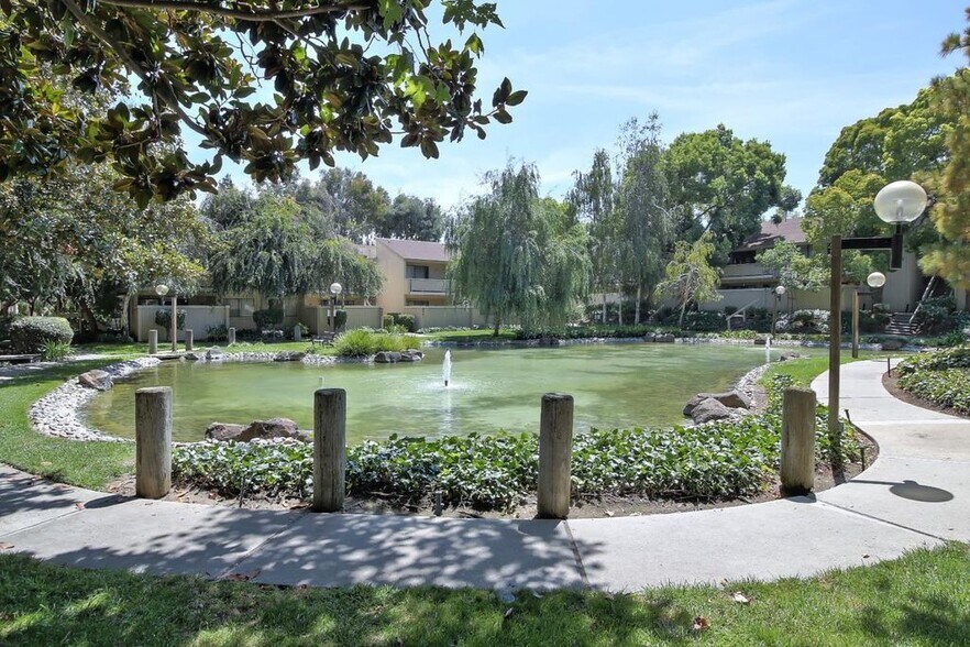 Outside view - 946 Kiely Blvd