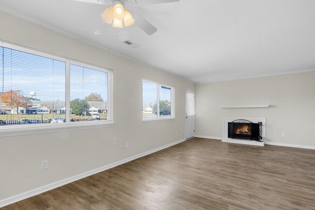 Building Photo - 18 Harbour Walk Townhouses