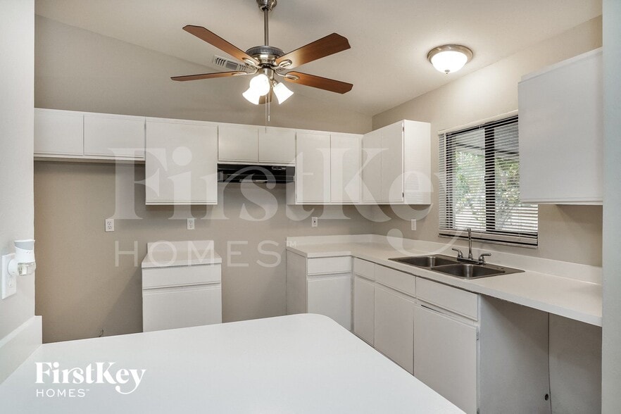 Building Photo - 2022 NW 9th St