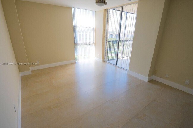 Building Photo - 20301 W Country Club Dr