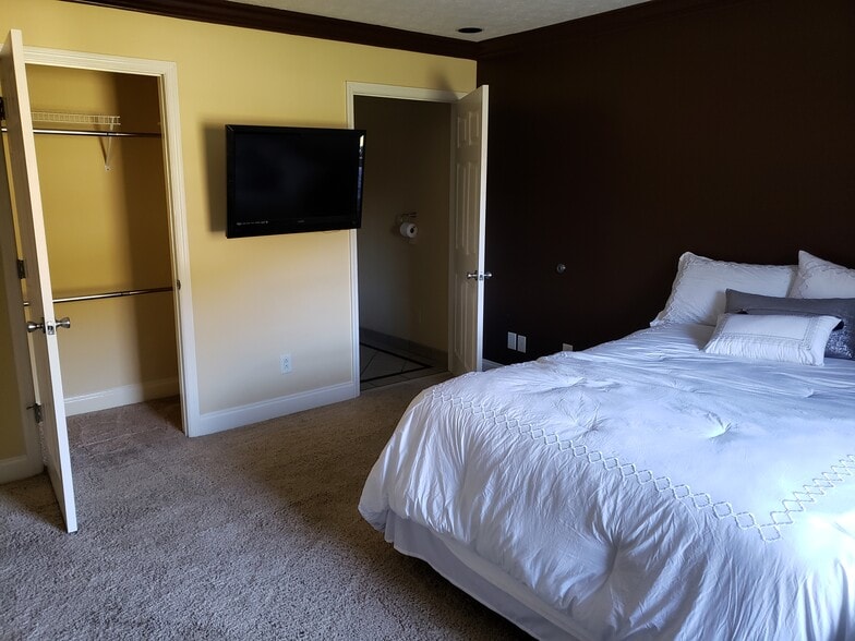 Master Bedroom w/Wall TV & 2 Closets, Carpet Floors - 54 Veres Dr
