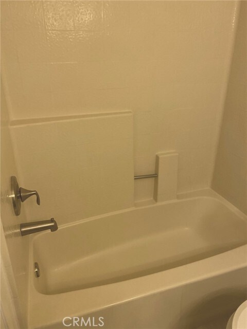 Building Photo - 5050 Canyon Crest Dr