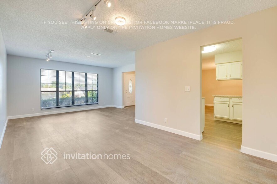 Building Photo - 6241 Cranberry Ln E