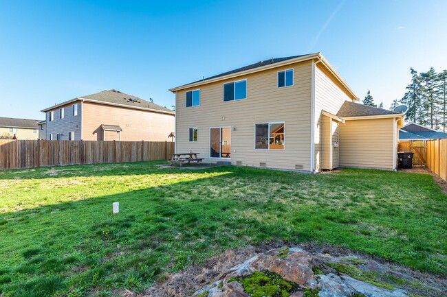 Building Photo - Beauitful Two Story Four Bedroom Home