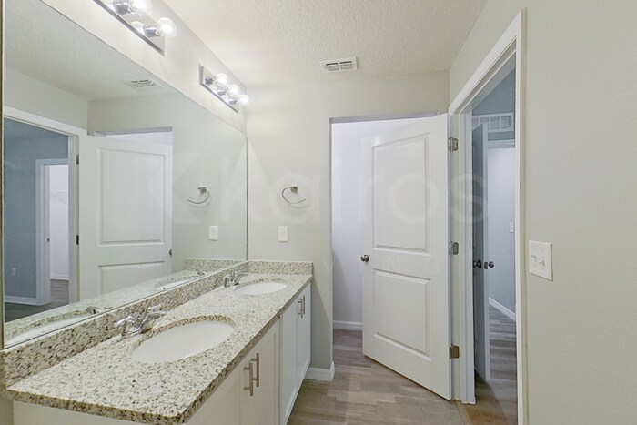 Building Photo - 2907 W Camilo Dr