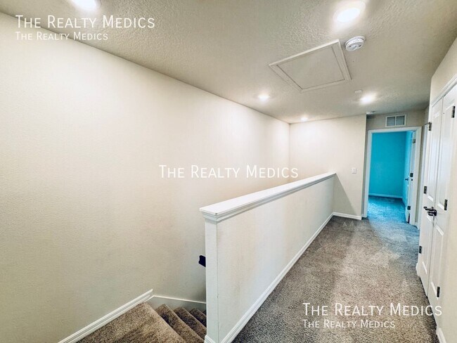 Building Photo - 1375 Painted Bunting Ave
