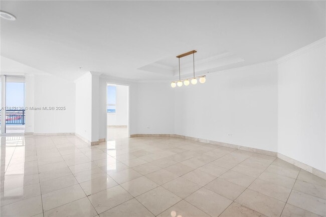 Building Photo - 848 Brickell Key Dr