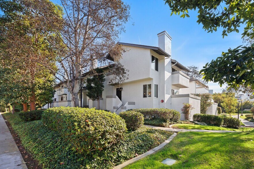 Primary Photo - 500 Harbor Woods Pl