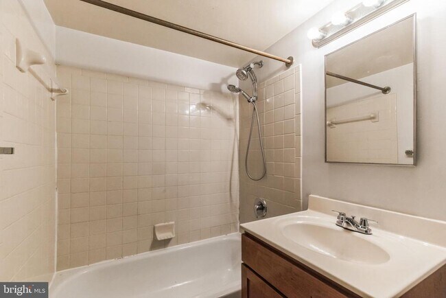 Building Photo - 1601 N Van Dorn St