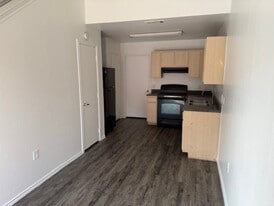 Building Photo - Medlin Square