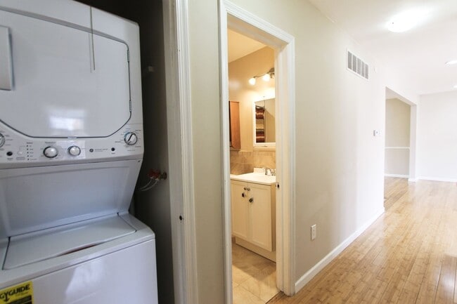 Building Photo - 617 Renz St