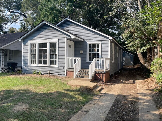 Primary Photo - Classic 2 Bedroom Home