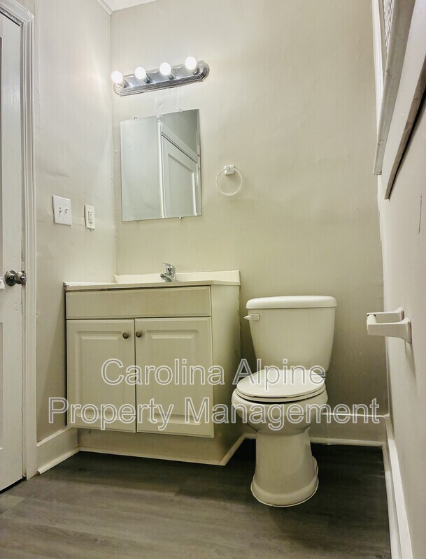 Building Photo - 2716 Mayfair Ave