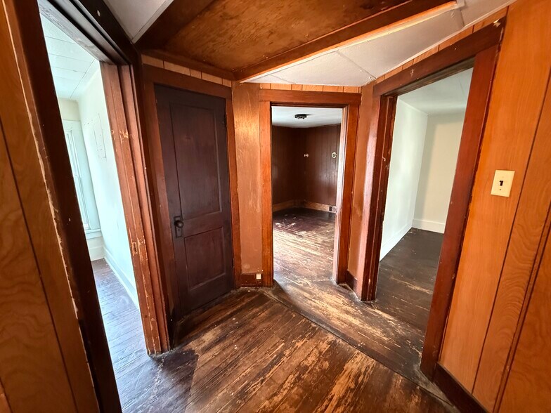 Building Photo - 1610 Kelly Dr