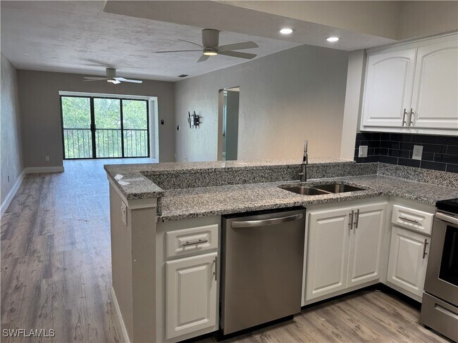 Building Photo - 228 Fox Glen Dr